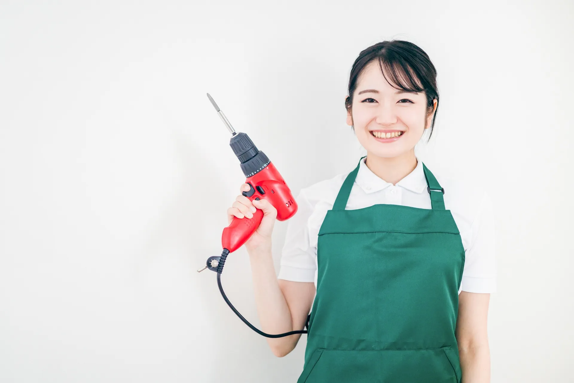 DIYを楽しむ女性の様子