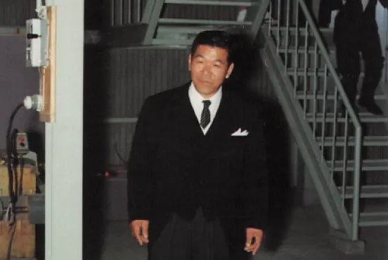 谷元フスマ工飾が株式会社化した際の式典の記念写真